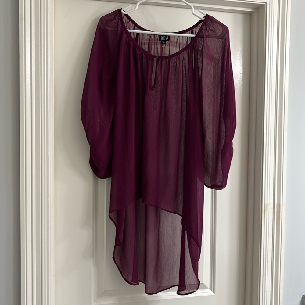 Very J women’s high low shear tunic. Size L